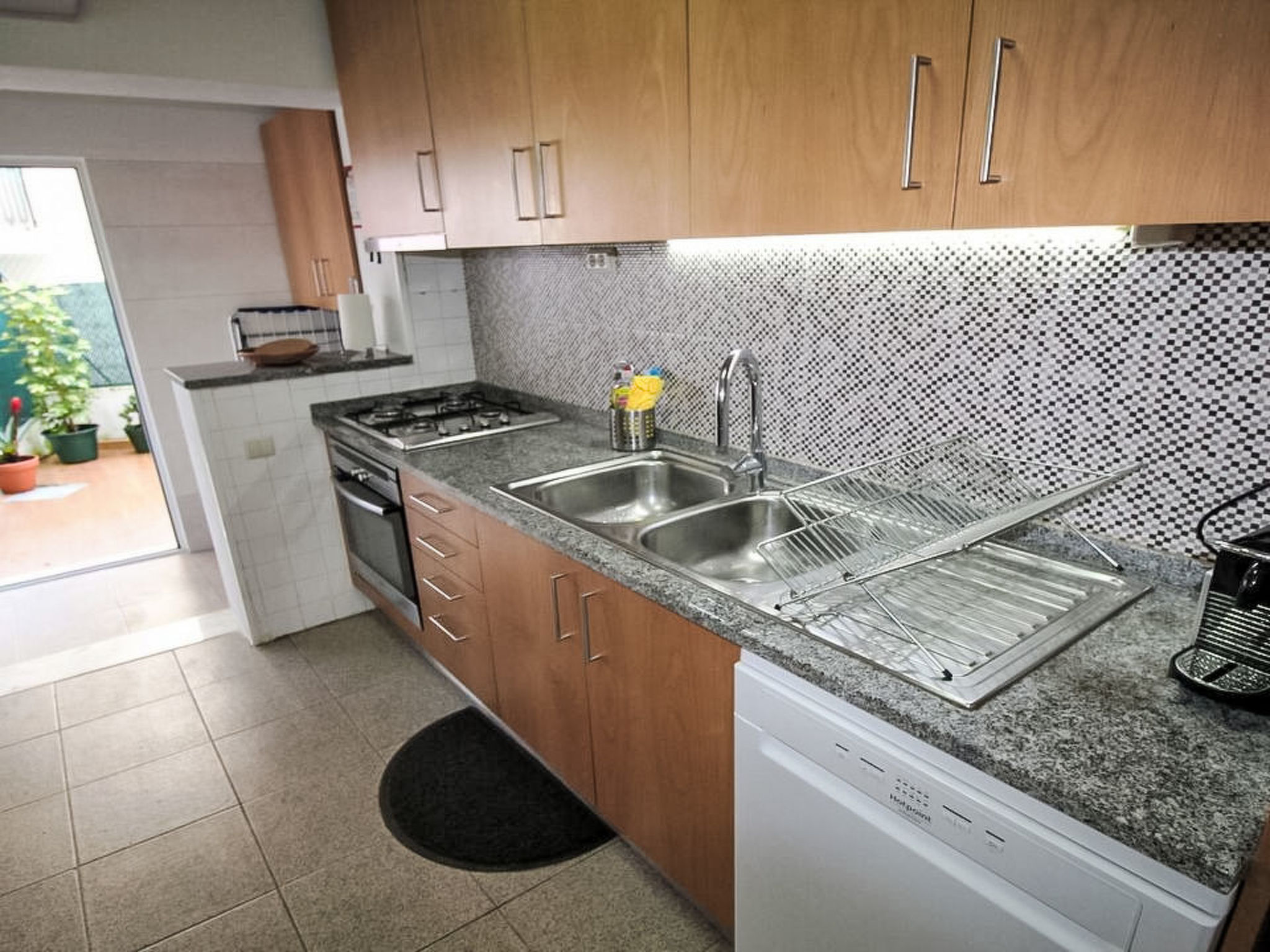 Aveiro Apartment with Patio - Binnen
