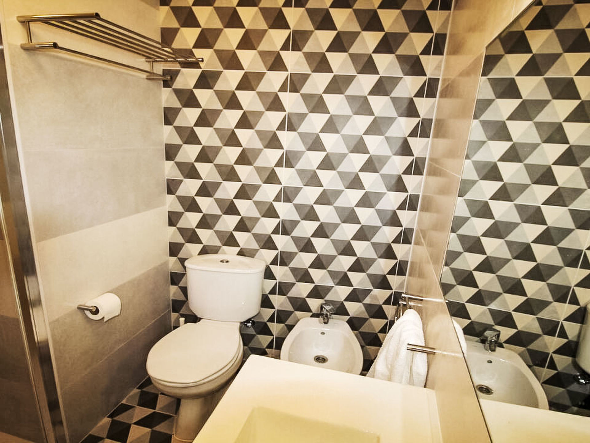 Aveiro Apartment with Patio - Binnen