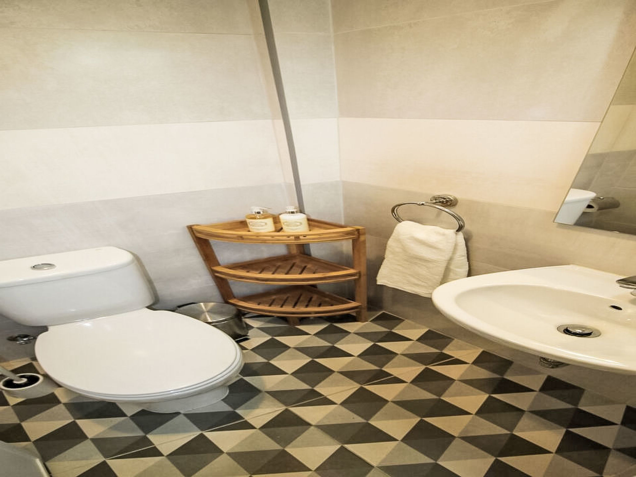 Aveiro Apartment with Patio - Binnen