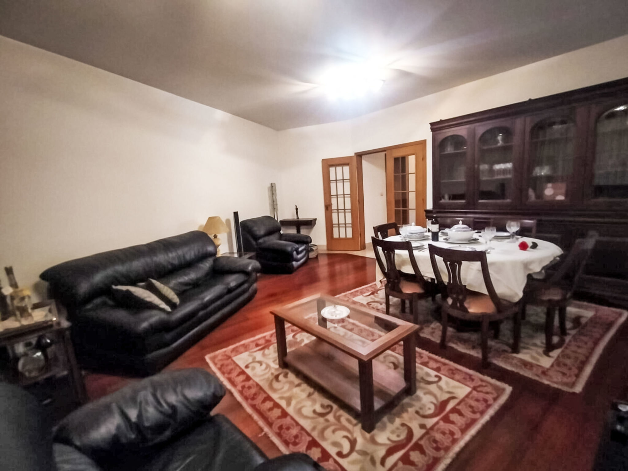 Apartment near Forum Mall - Binnen