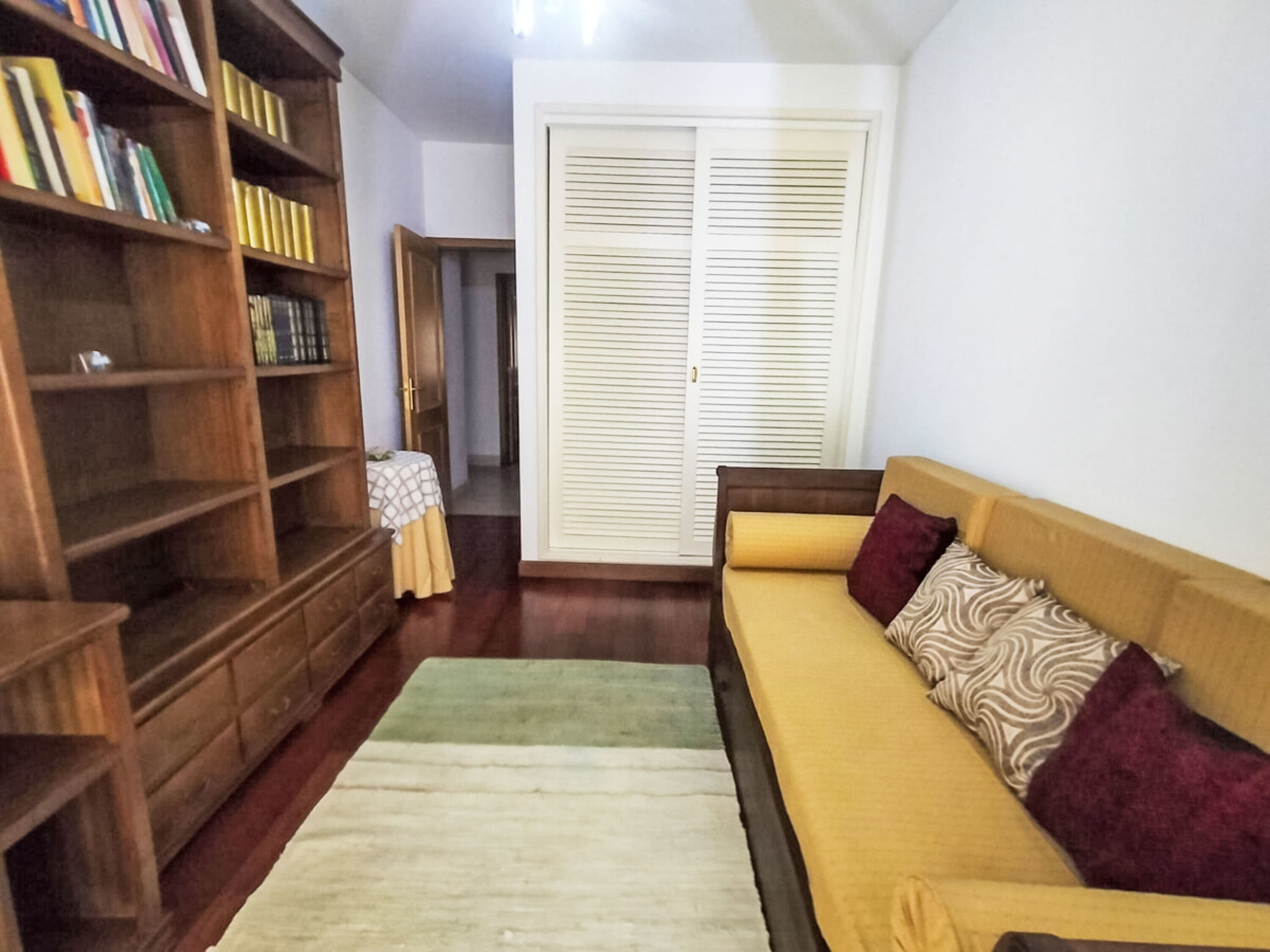 Apartment near Forum Mall - Binnen