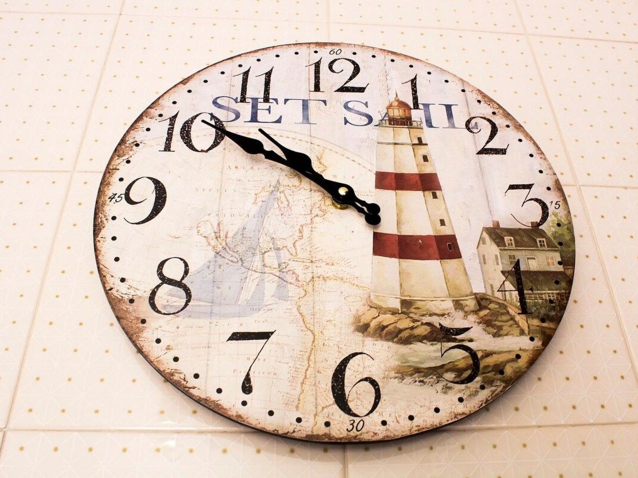 Haus der Scheinwerfer mit freier Garage-Binnen