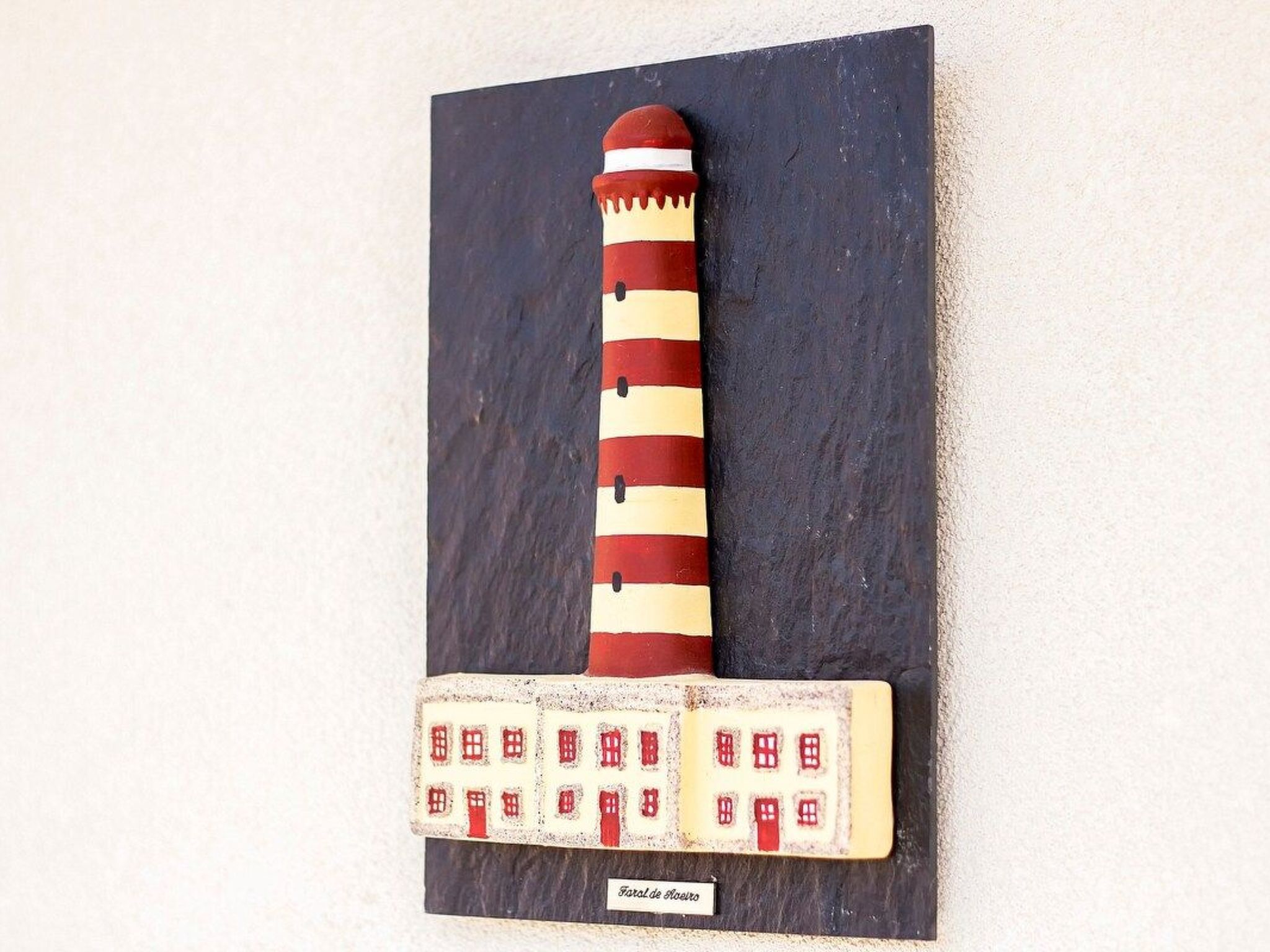 Haus der Scheinwerfer mit freier Garage-Binnen