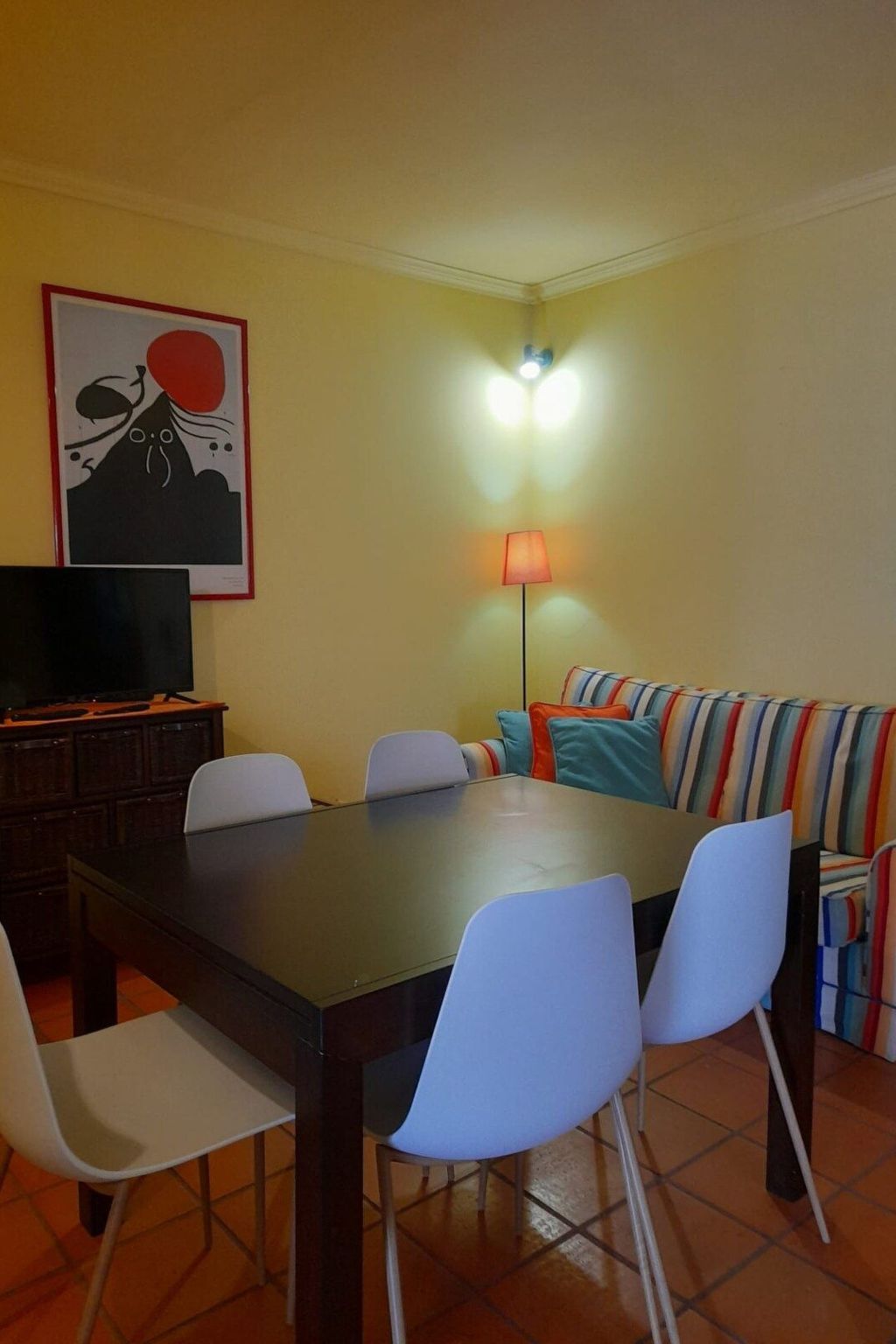 Zärtliche Momente in dieser gemütlichen Wohnung