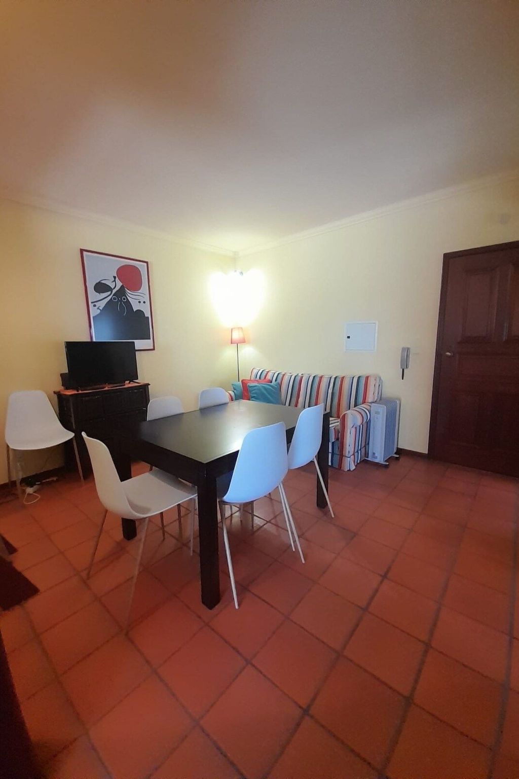 Zärtliche Momente in dieser gemütlichen Wohnung
