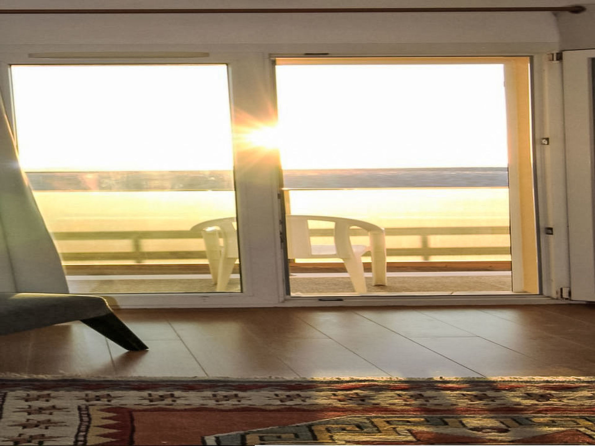 Apartment in Front of the Sea - Binnen