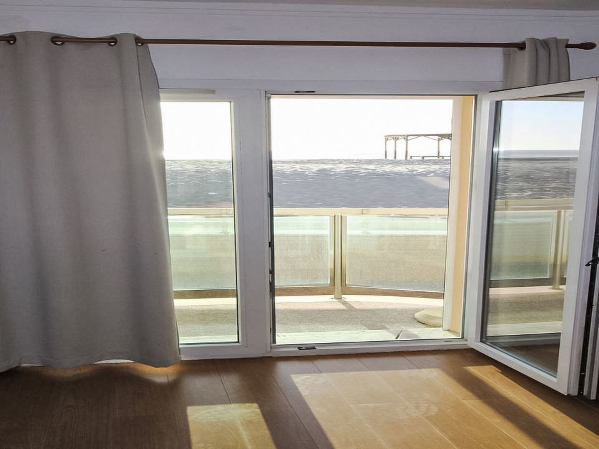 Apartment in Front of the Sea - Binnen