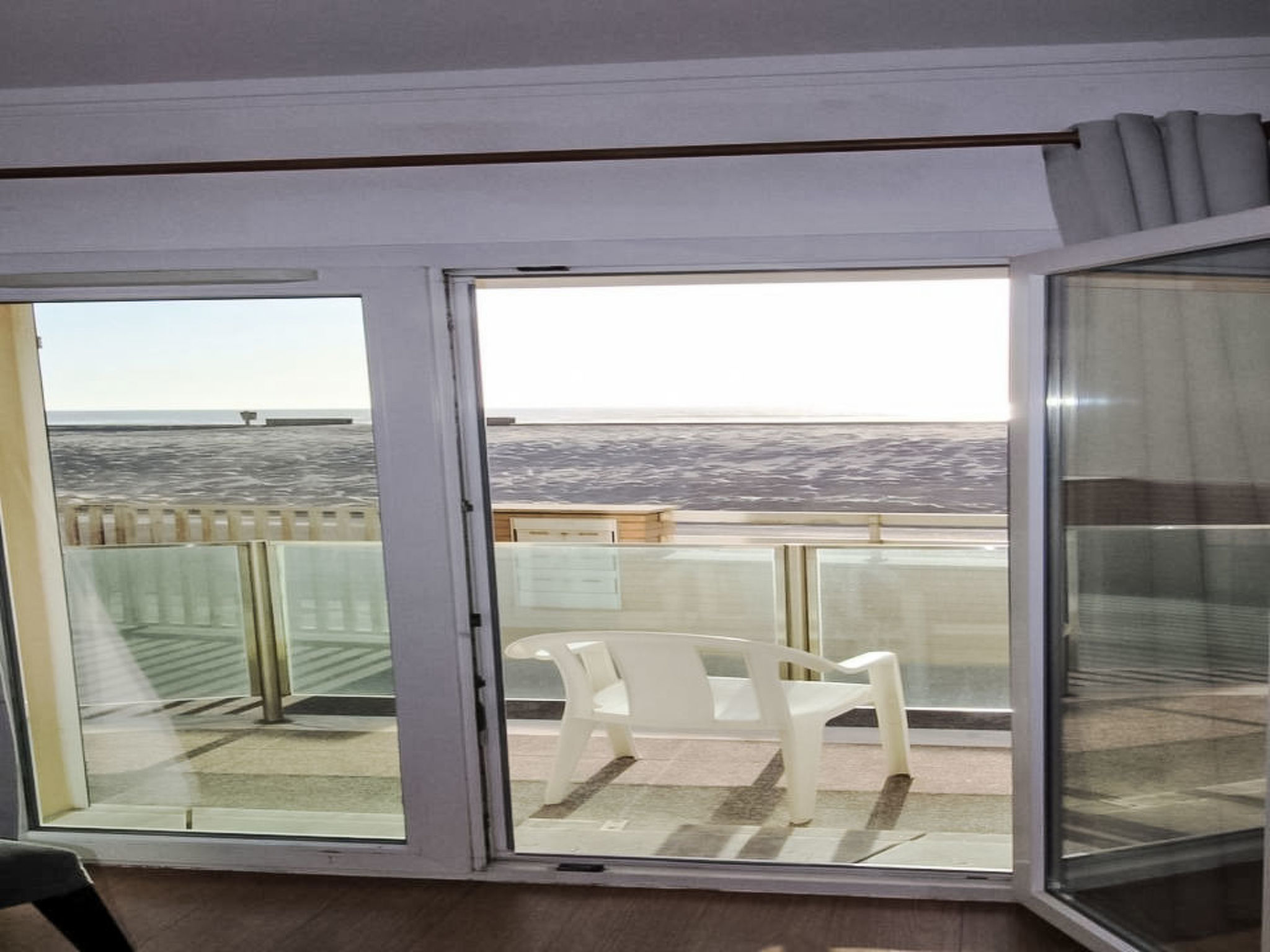 Apartment in Front of the Sea - Buiten