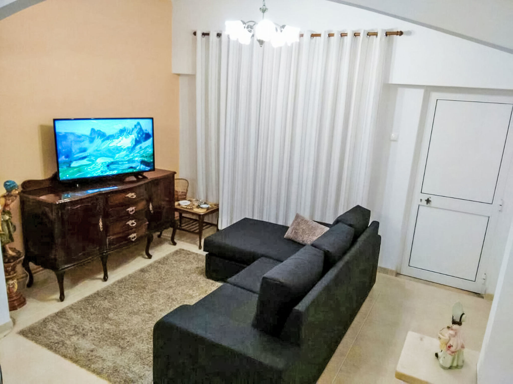 Cozy and Comfortable Place - Binnen
