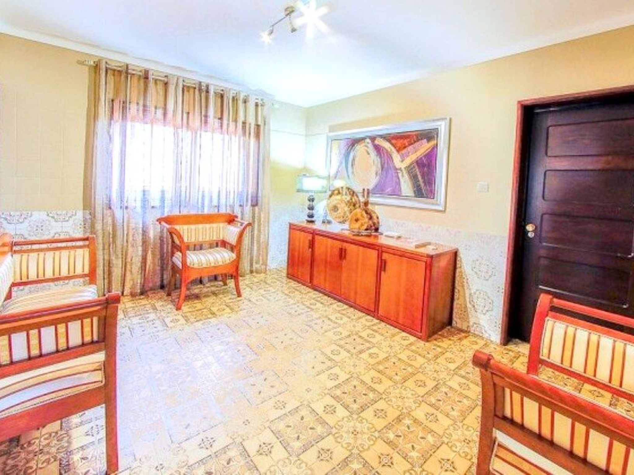 Wunderschöne Villa mit privatem Swimmingpool-Drinnen