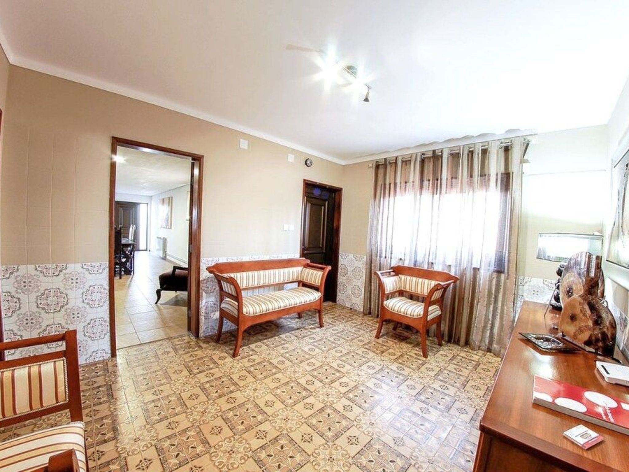 Wunderschöne Villa mit privatem Swimmingpool-Drinnen