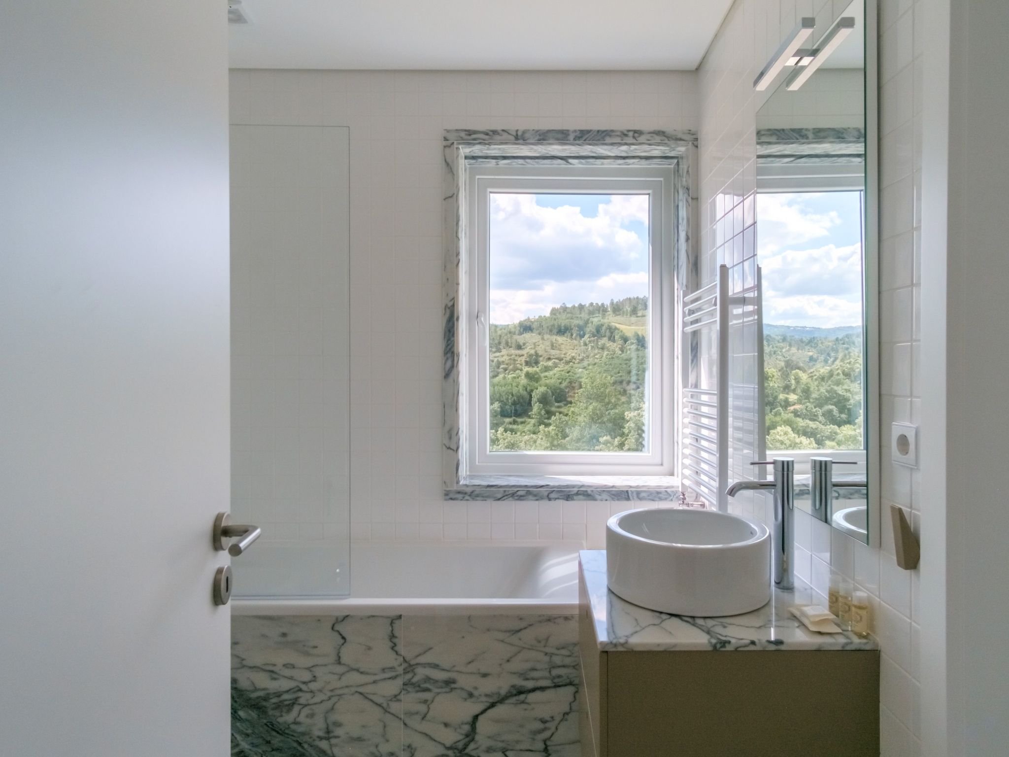 Ganzes Haus in Vila Soeiro Do Chão mit privatem Pool und Blick ins Grüne - Inside