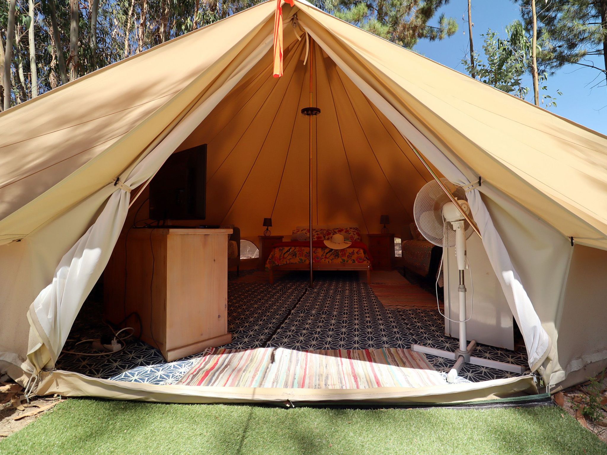 Privates, luxuriöses Glamping mit solarbeheiztem Schwimmbad Tv und Wi-Fi - Draußen