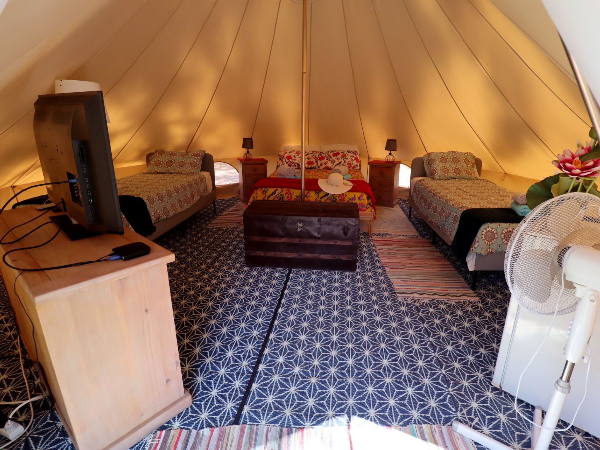 Privates, luxuriöses Glamping mit solarbeheiztem Schwimmbad Tv und Wi-Fi - Drinnen