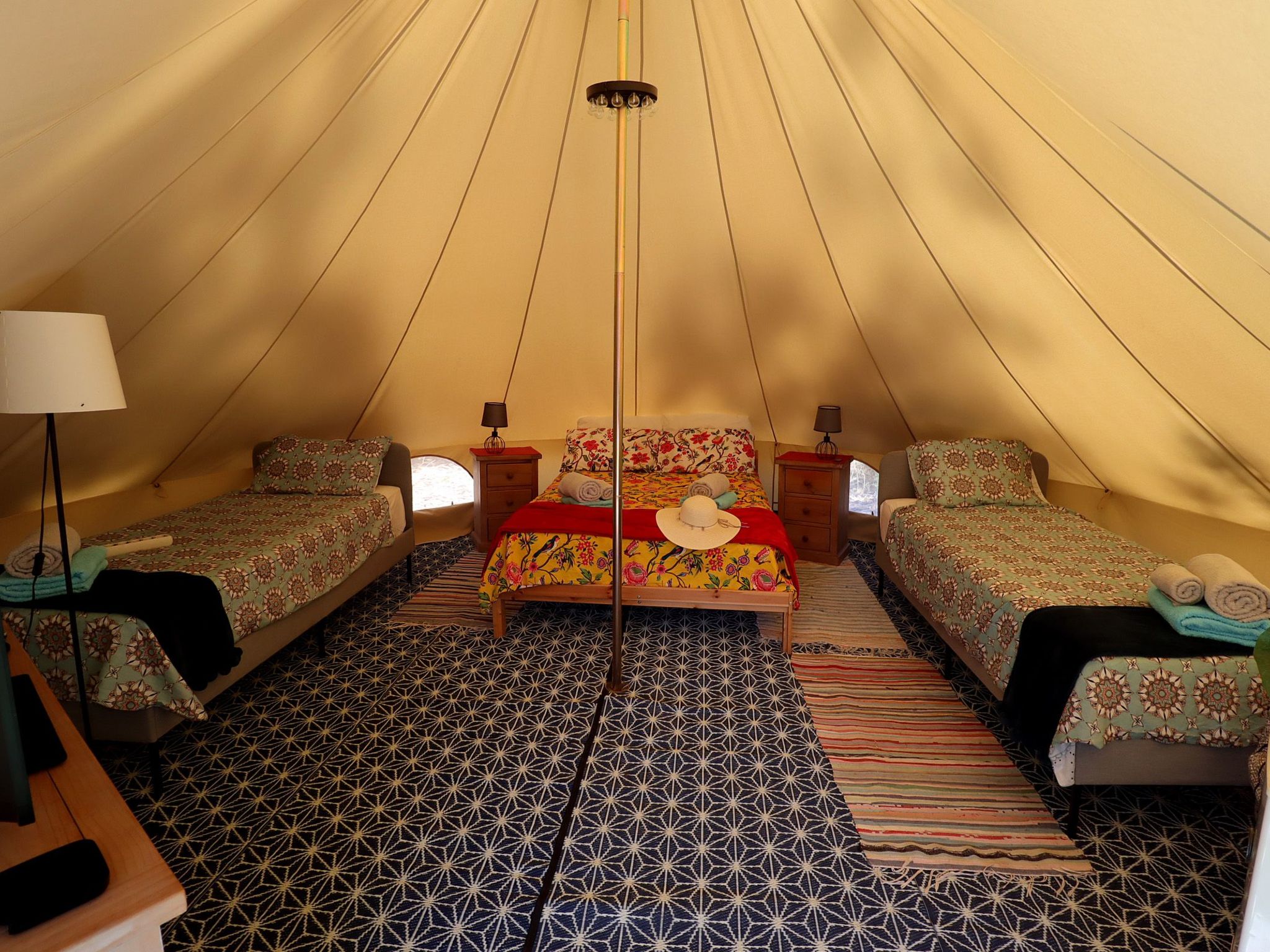 Privates, luxuriöses Glamping mit solarbeheiztem Schwimmbad Tv und Wi-Fi - Drinnen