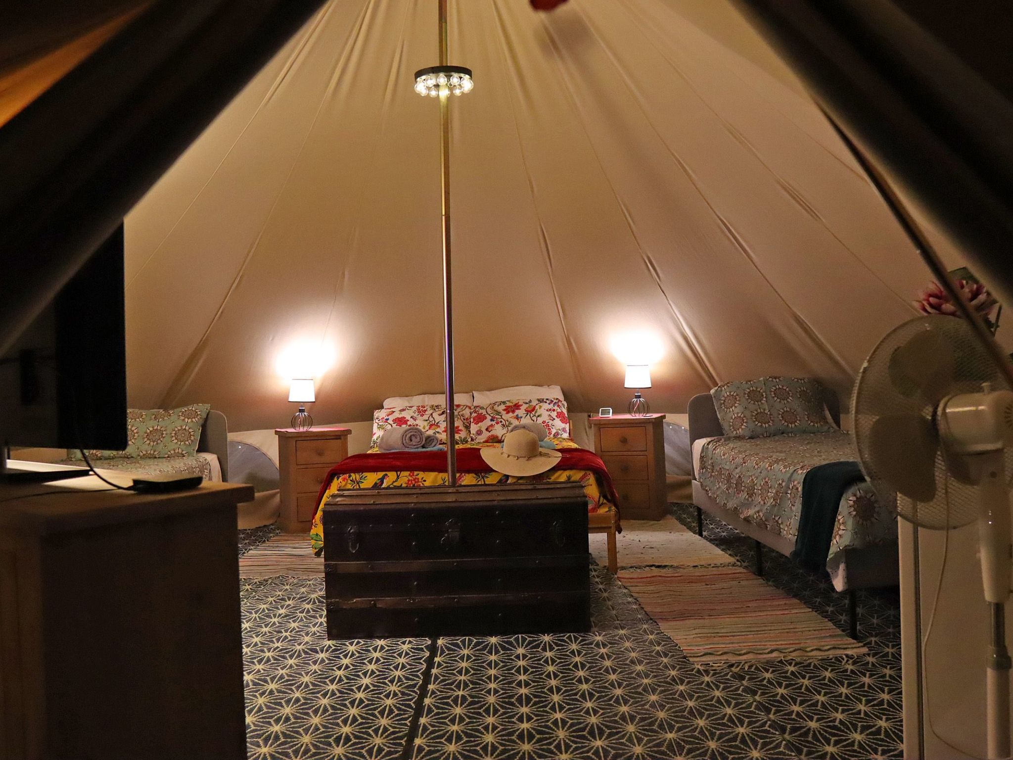 Privates, luxuriöses Glamping mit solarbeheiztem Schwimmbad Tv und Wi-Fi - Drinnen
