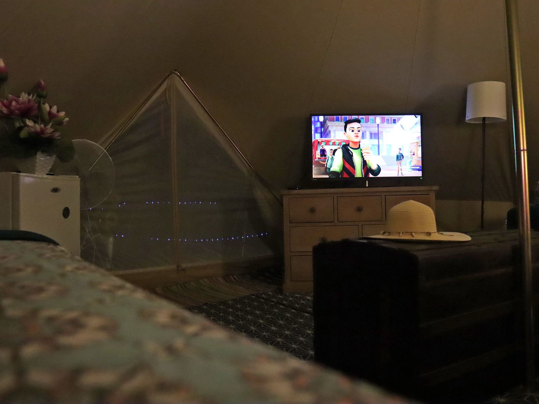 Privates, luxuriöses Glamping mit solarbeheiztem Schwimmbad Tv und Wi-Fi - Drinnen