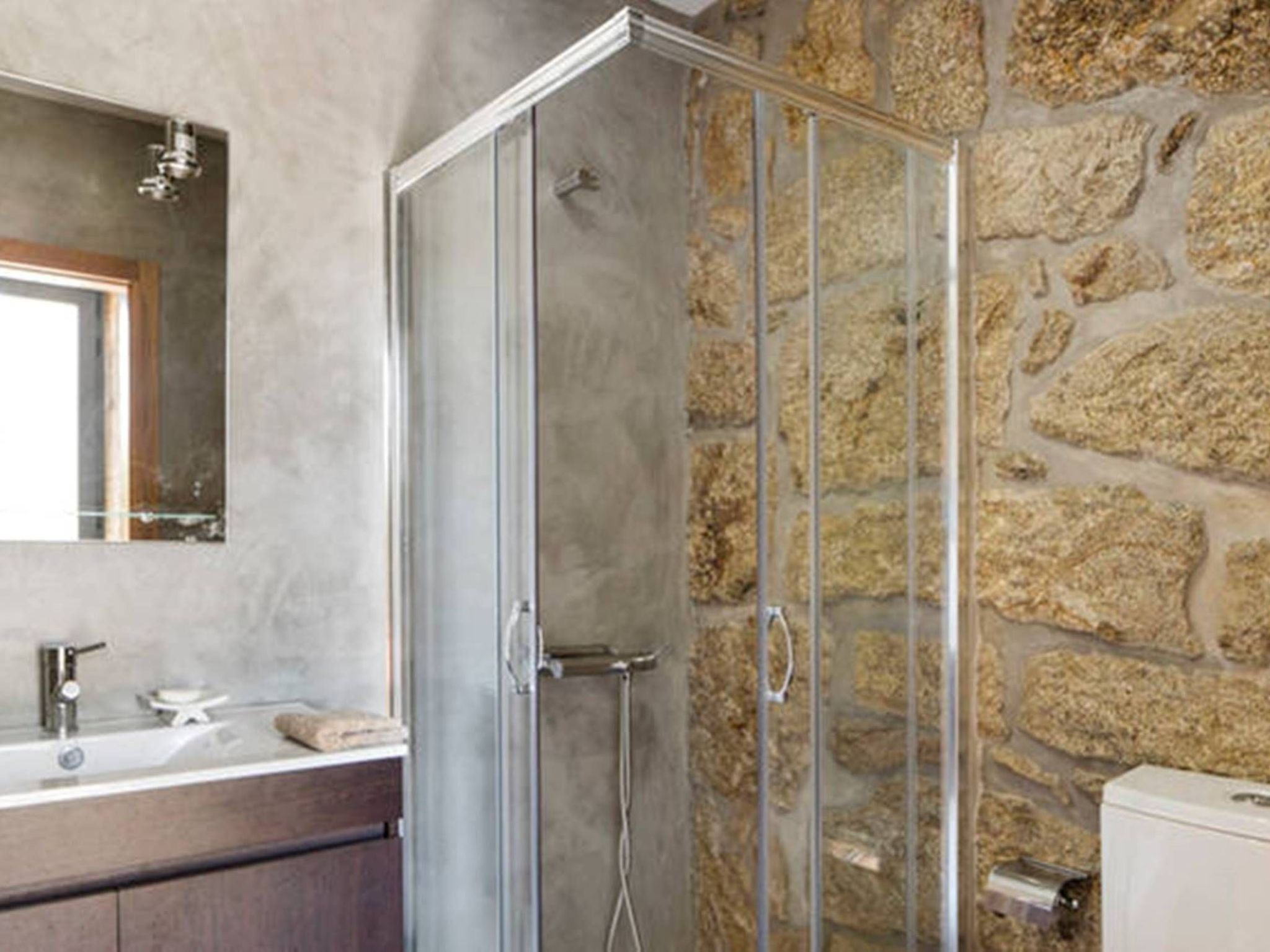 Großes renoviertes Landhaus in Tondela-Binnen