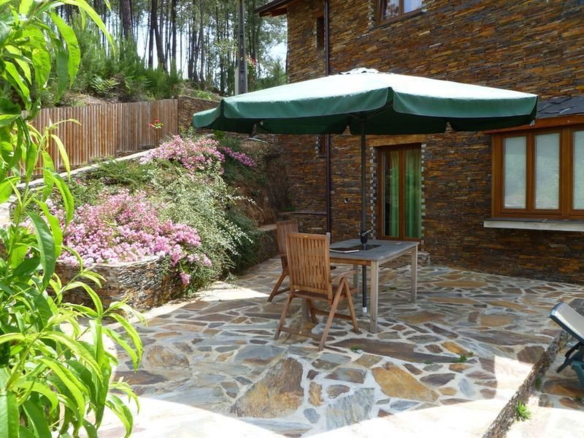 Mit Sonnenterrasse und großem Garten-Binnen