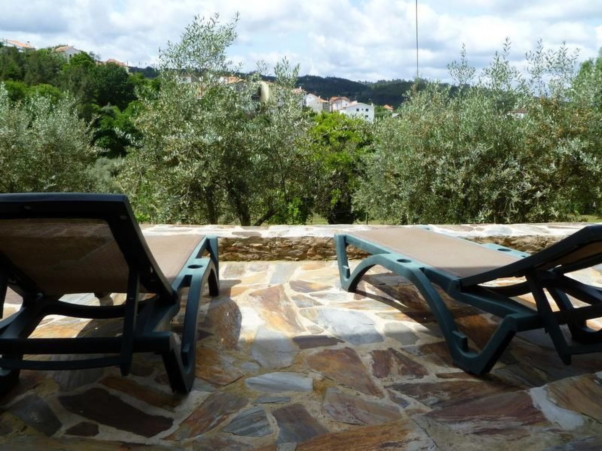 Mit Sonnenterrasse und großem Garten-Binnen