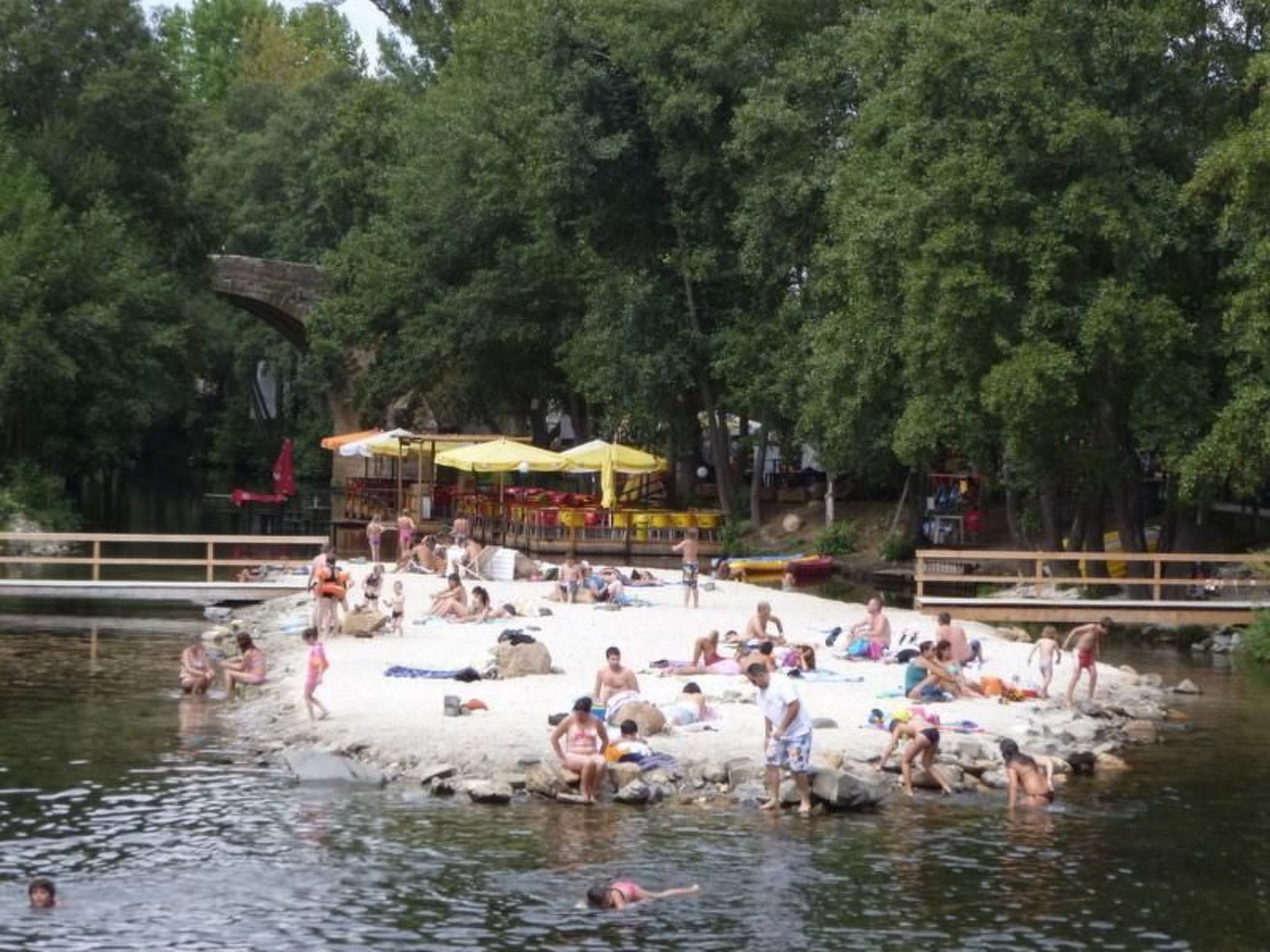 Mit Sonnenterrasse und großem Garten