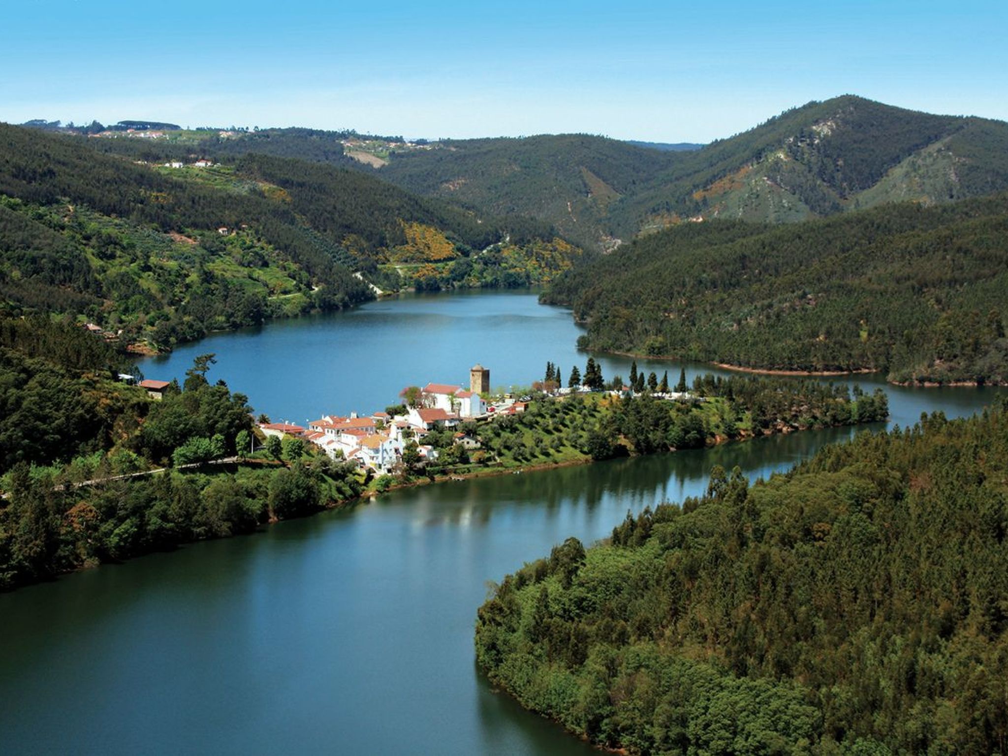 Dornes, das mythische Land der Tempelritter — view 1 of 46