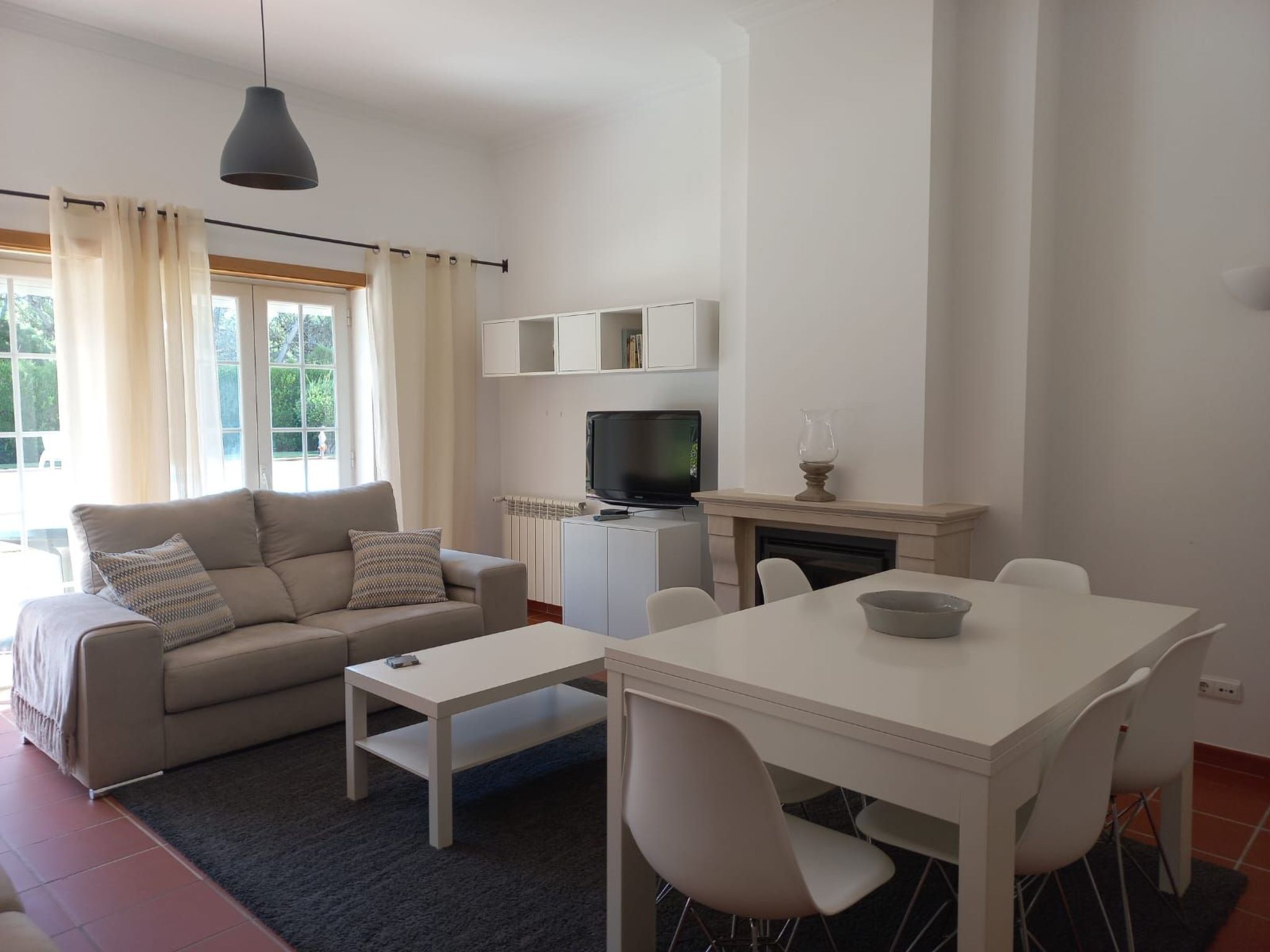 Die Sonne den ganzen Tag-Binnen