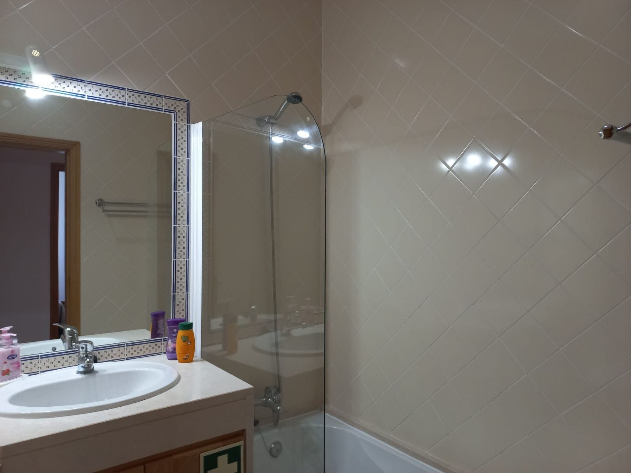 Die Sonne den ganzen Tag-Binnen