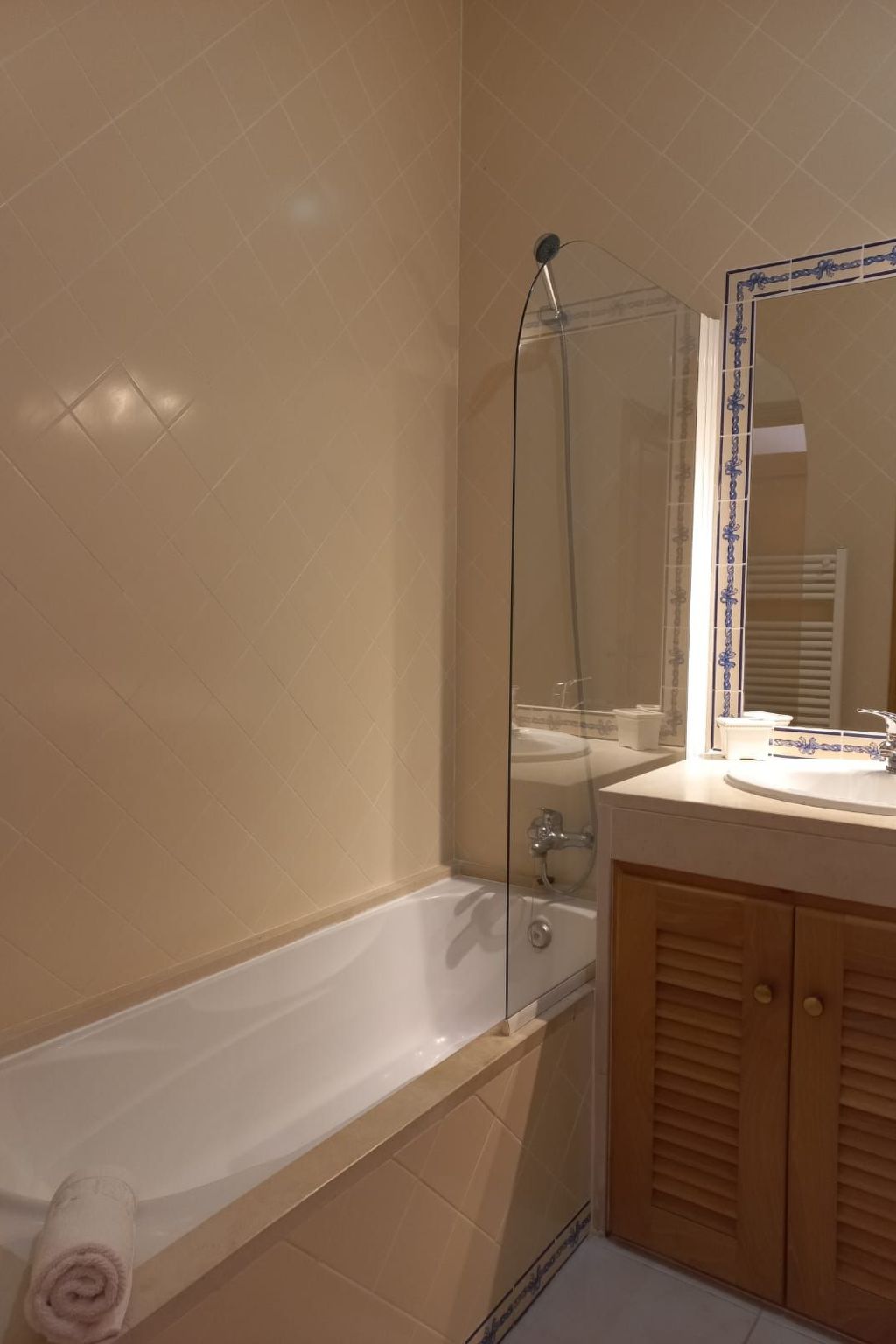 Die Sonne den ganzen Tag-Binnen