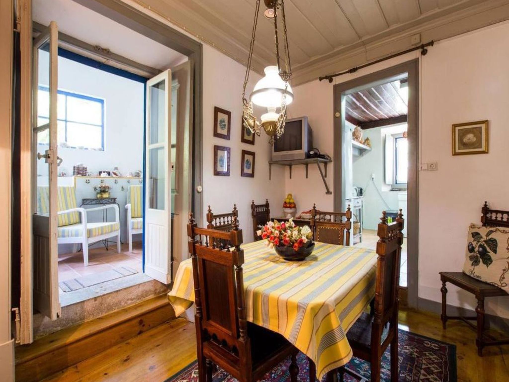 Historisches Haus in der Nähe des historischen Dorfes von Óbidos-Image-tags.info