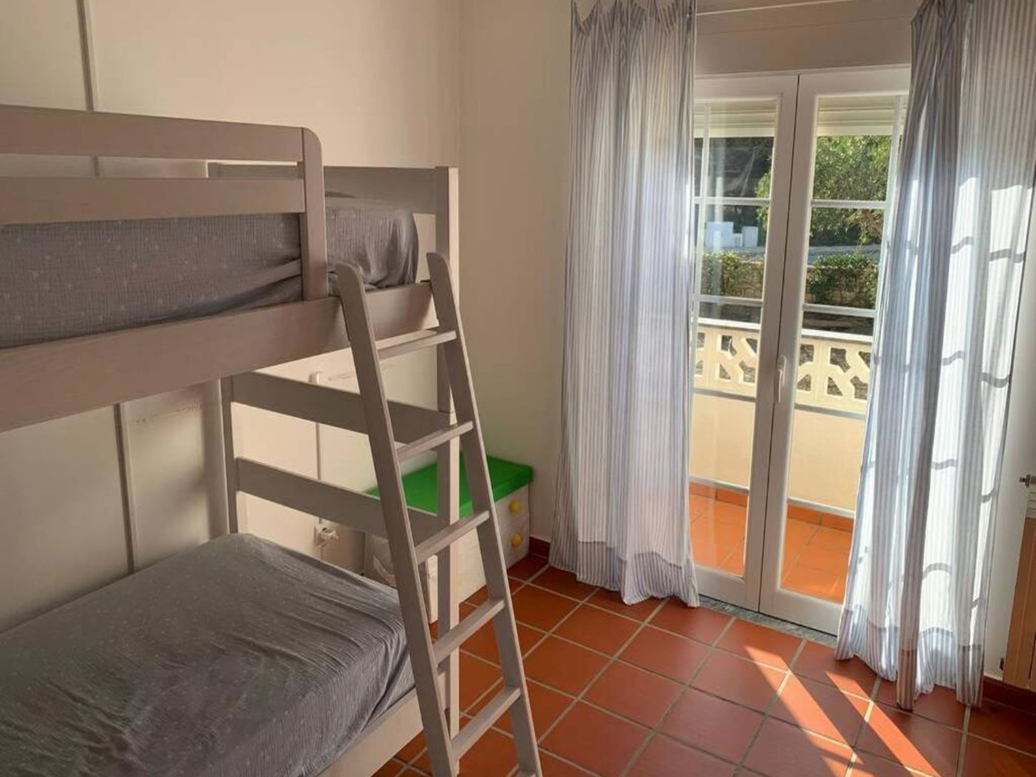 Atmen Sie die Meeresbrise in Praia Del Rey ein-Binnen