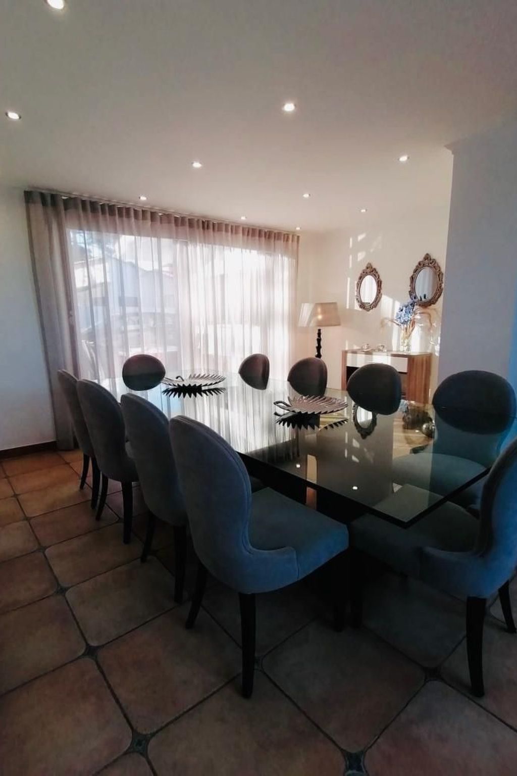 Luxuriöse Villa nur wenige Schritte vom Strand entfernt-Image-tags.info