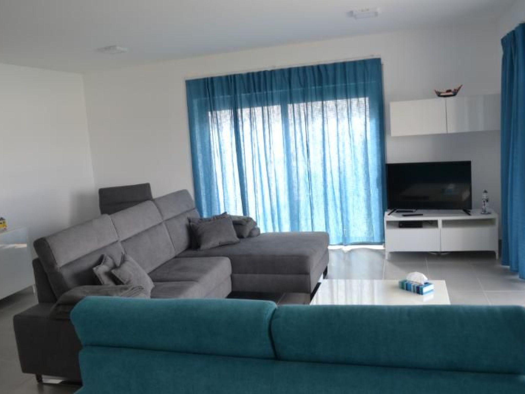 Neue moderne Villa mit privatem Pool-Binnen