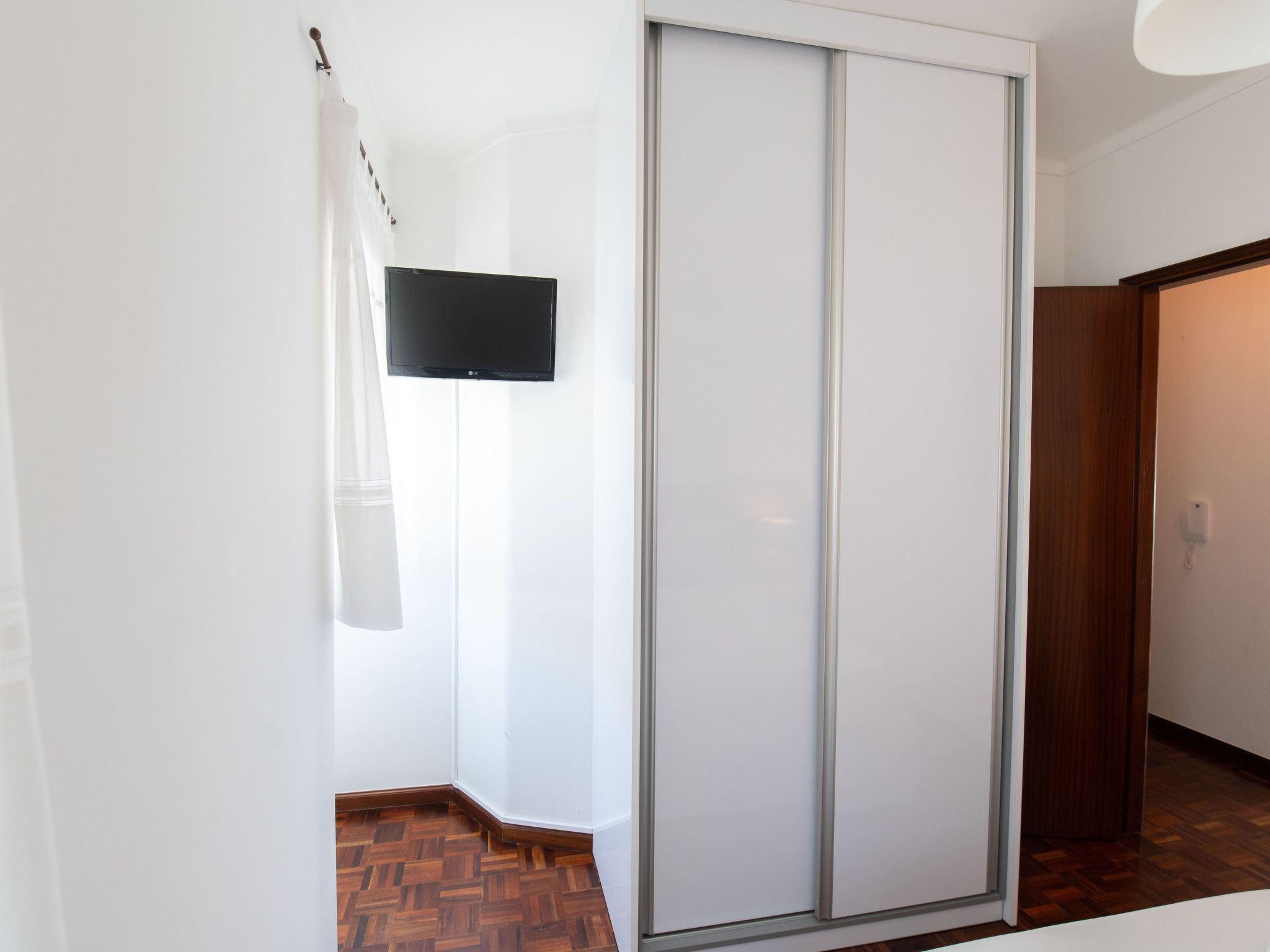 Mit Blick auf das Wasser-Binnen