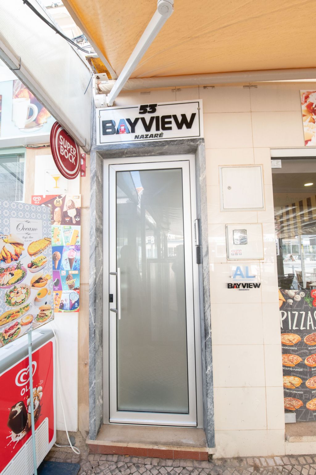 Mit Blick auf das Wasser-Buiten