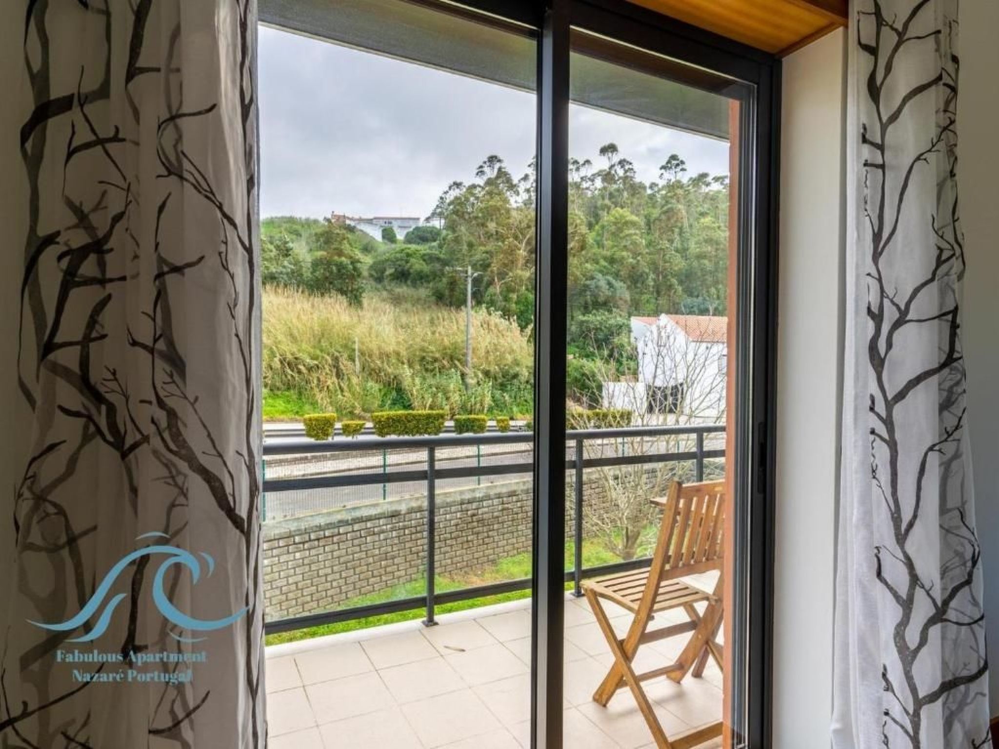 Genießen Sie den Balkon mit Blick auf das Meer-Dedans
