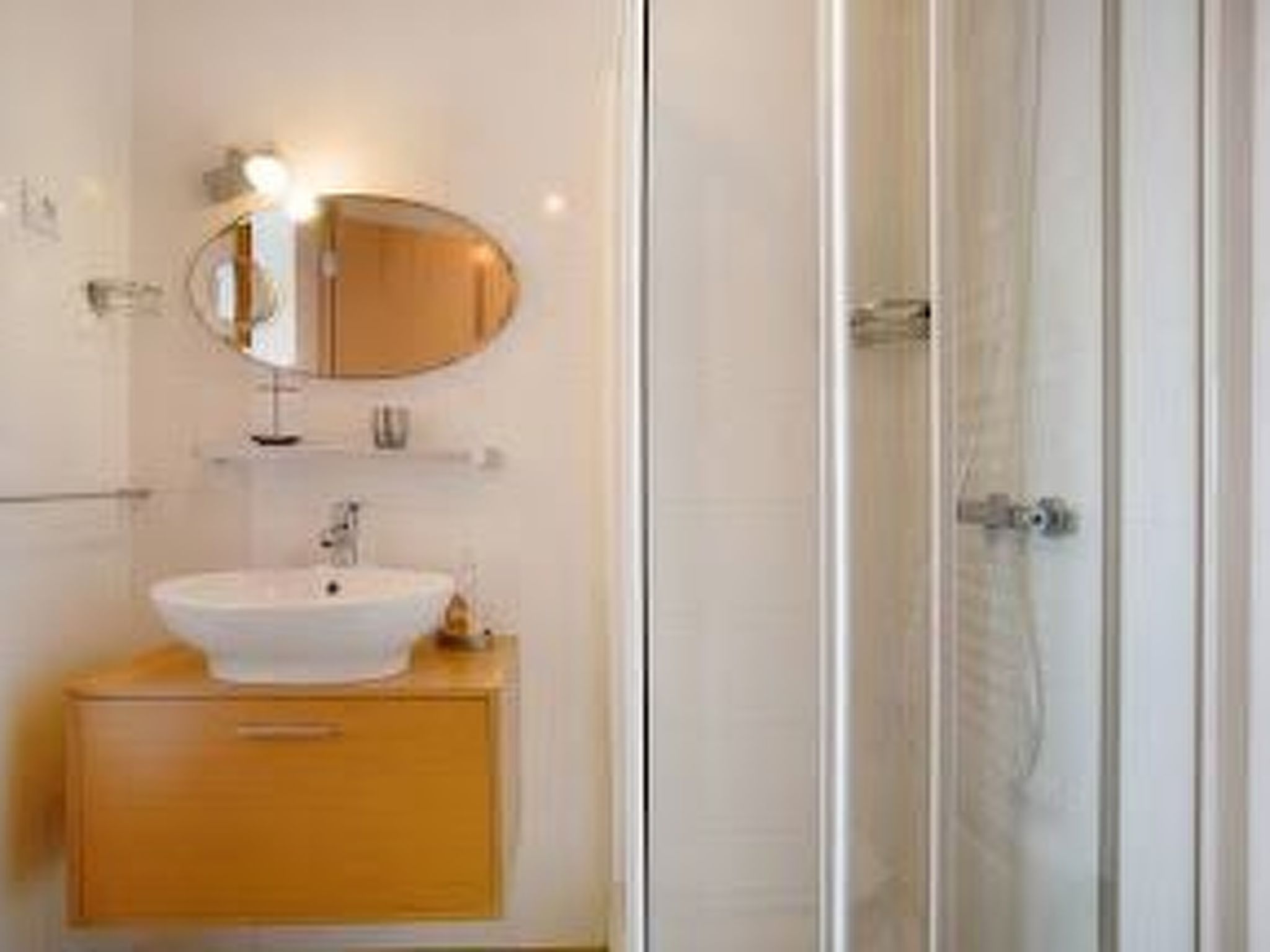 Genießen Sie den Balkon mit Blick auf das Meer-Dedans