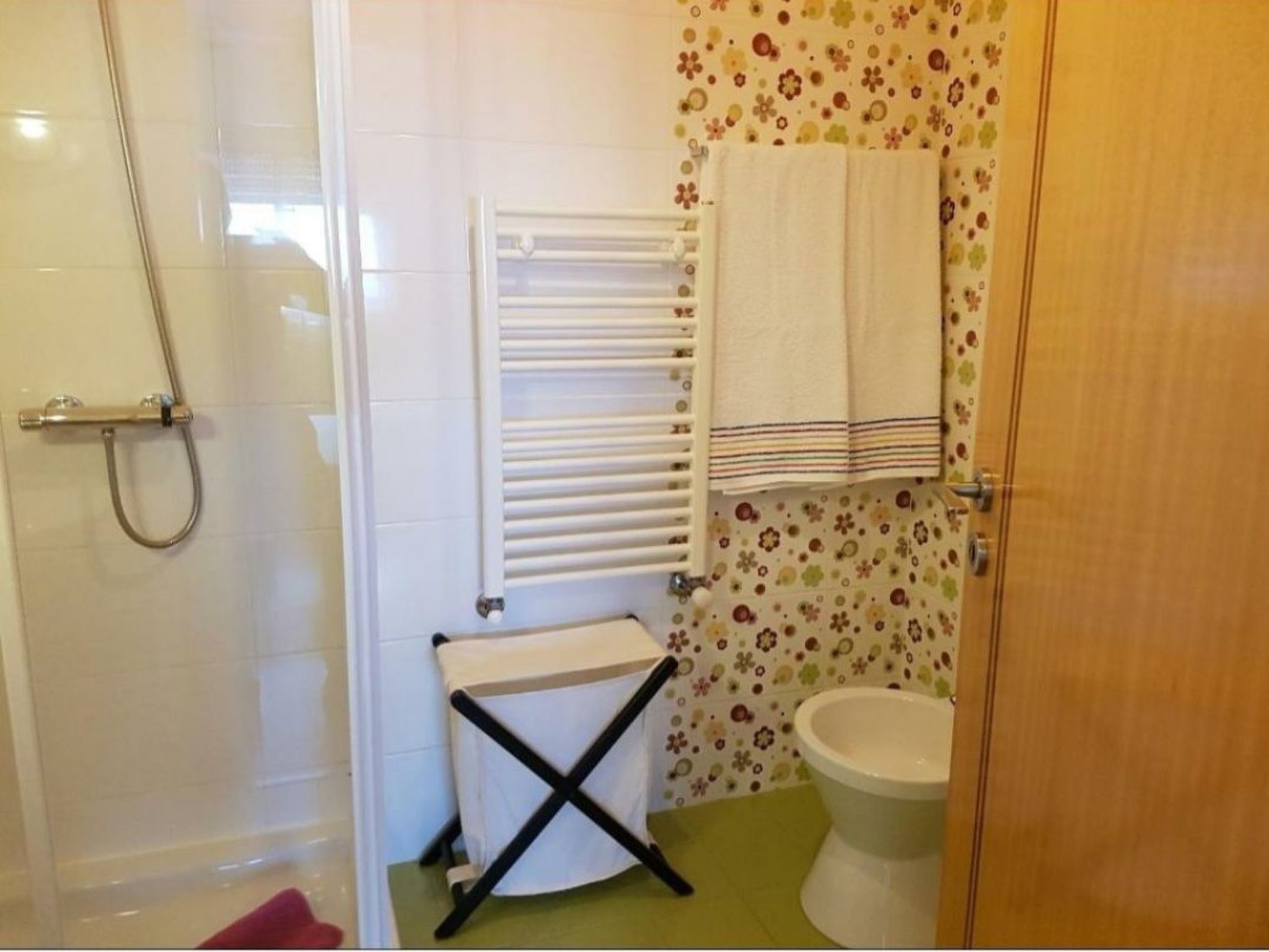 Genießen Sie den Balkon mit Blick auf das Meer-Dedans