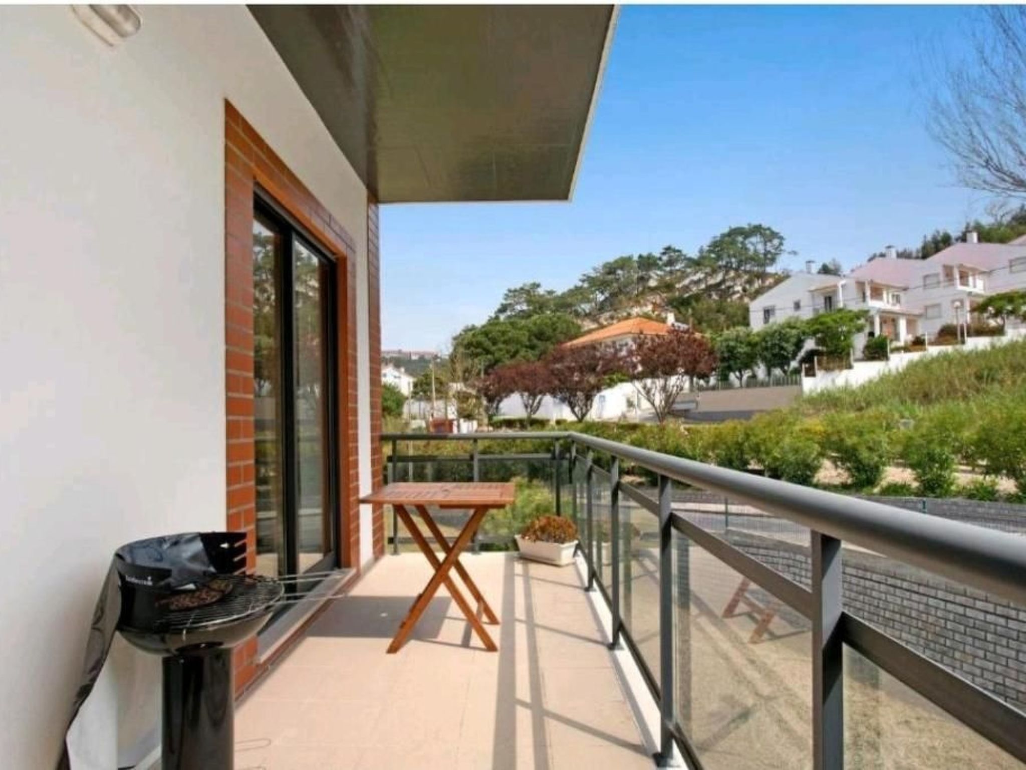 Genießen Sie den Balkon mit Blick auf das Meer-Dedans