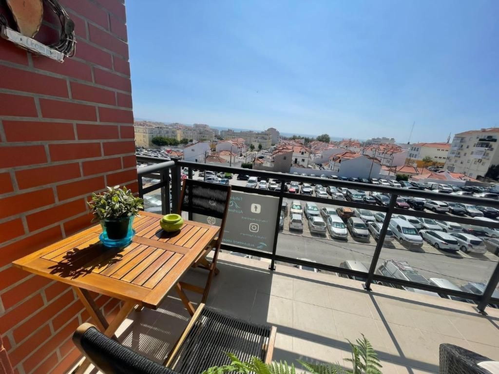 Genießen Sie den Balkon mit Blick auf das Meer-Dedans