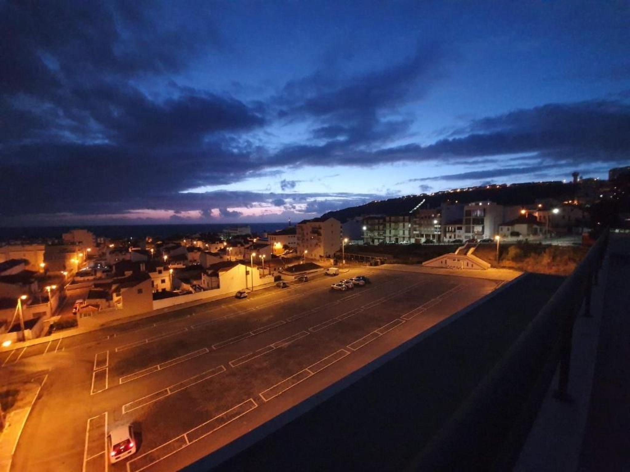 Genießen Sie den Balkon mit Blick auf das Meer