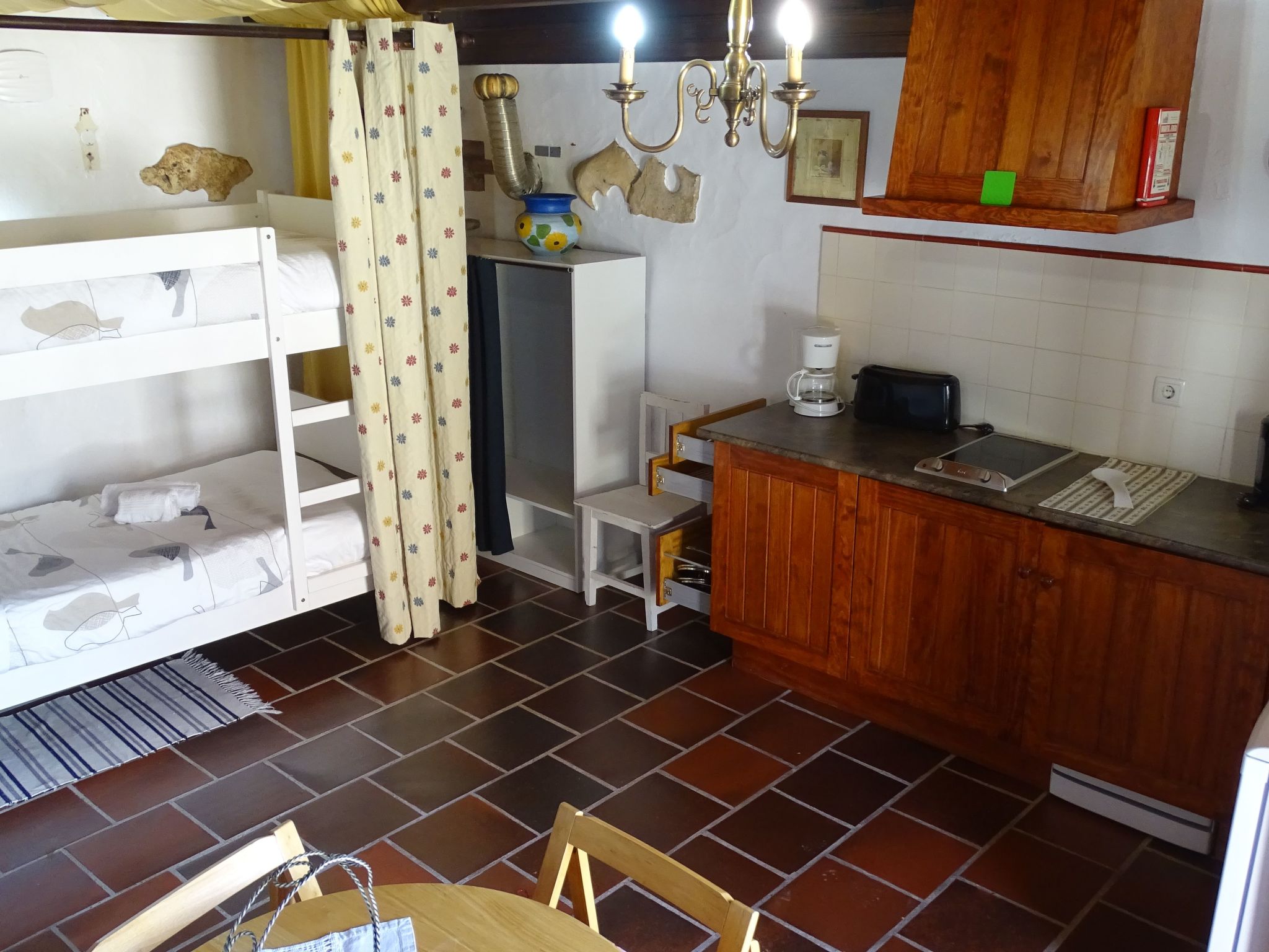 Gemütliches Ferienhaus mit großem Gemeinschaftspool und Garten