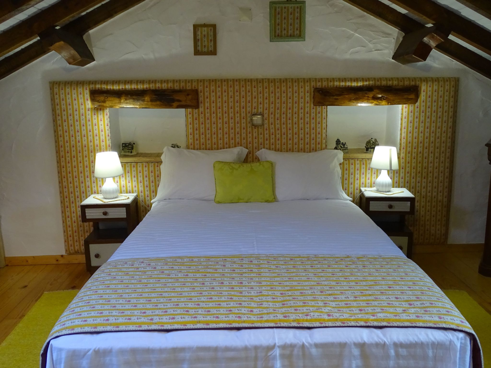 Gemütliches Ferienhaus mit großem Gemeinschaftspool und Garten