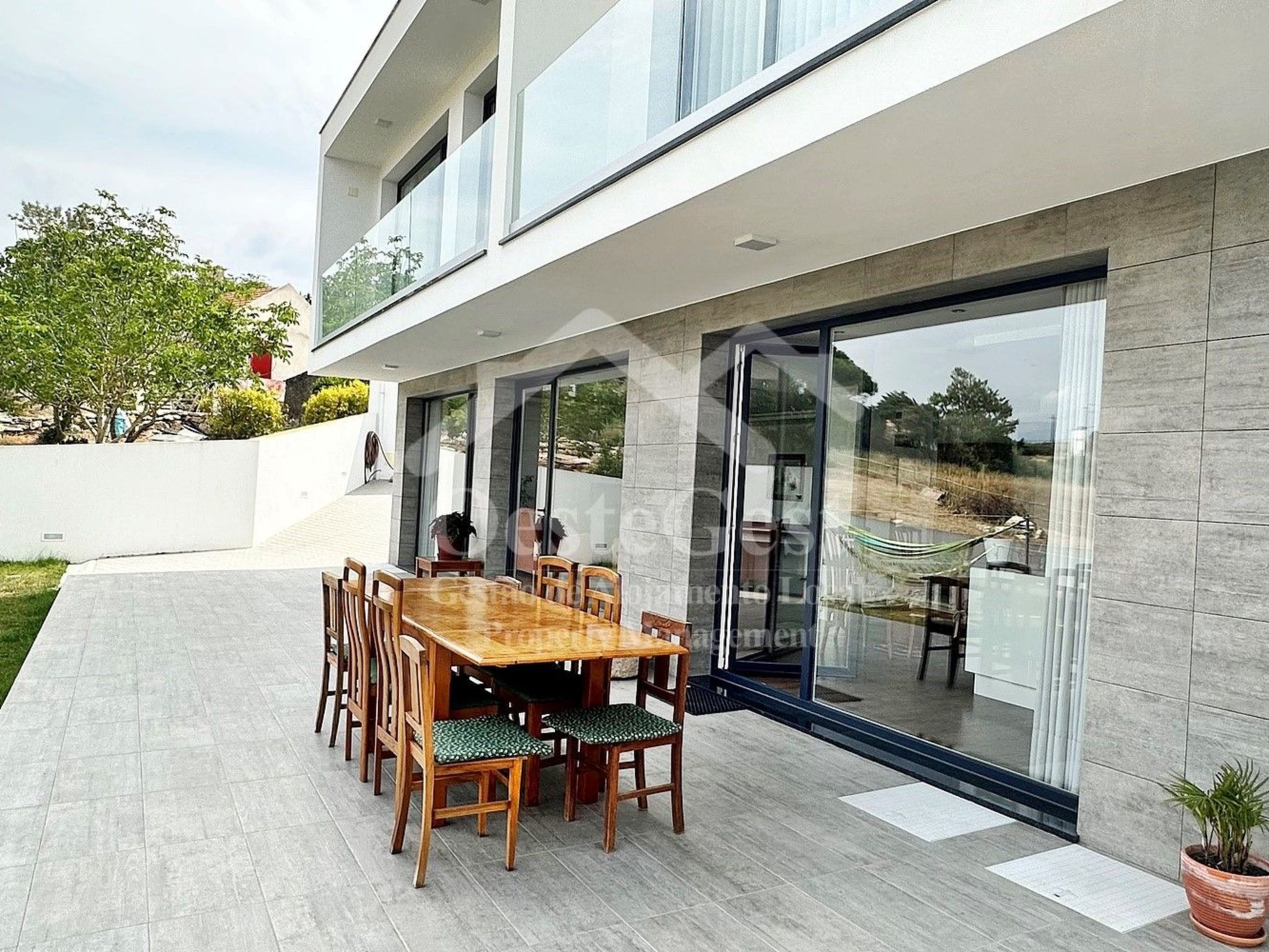 Magnolienhaus-Dehors