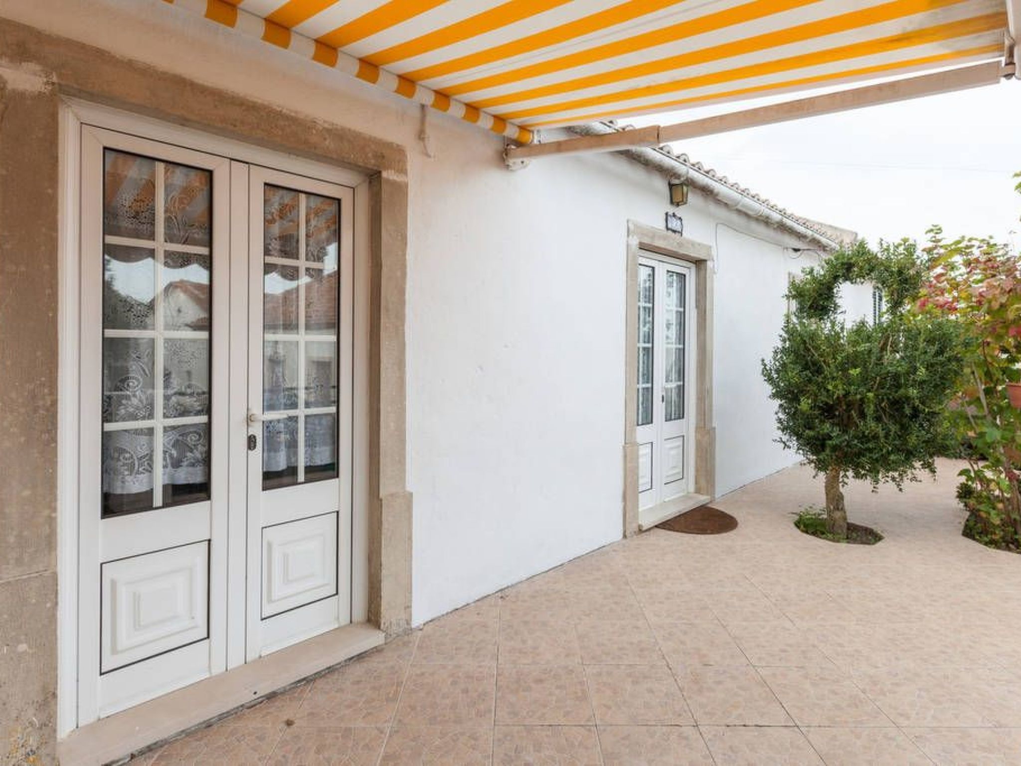 Haus in einem Bauernhof zwischen Weinbergen 1-Image-tags.info