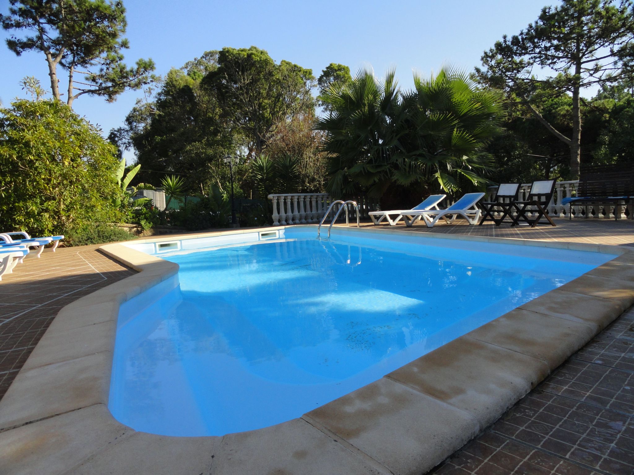 Schönes Ferienhaus in Colares mit Privatem Pool-Binnen