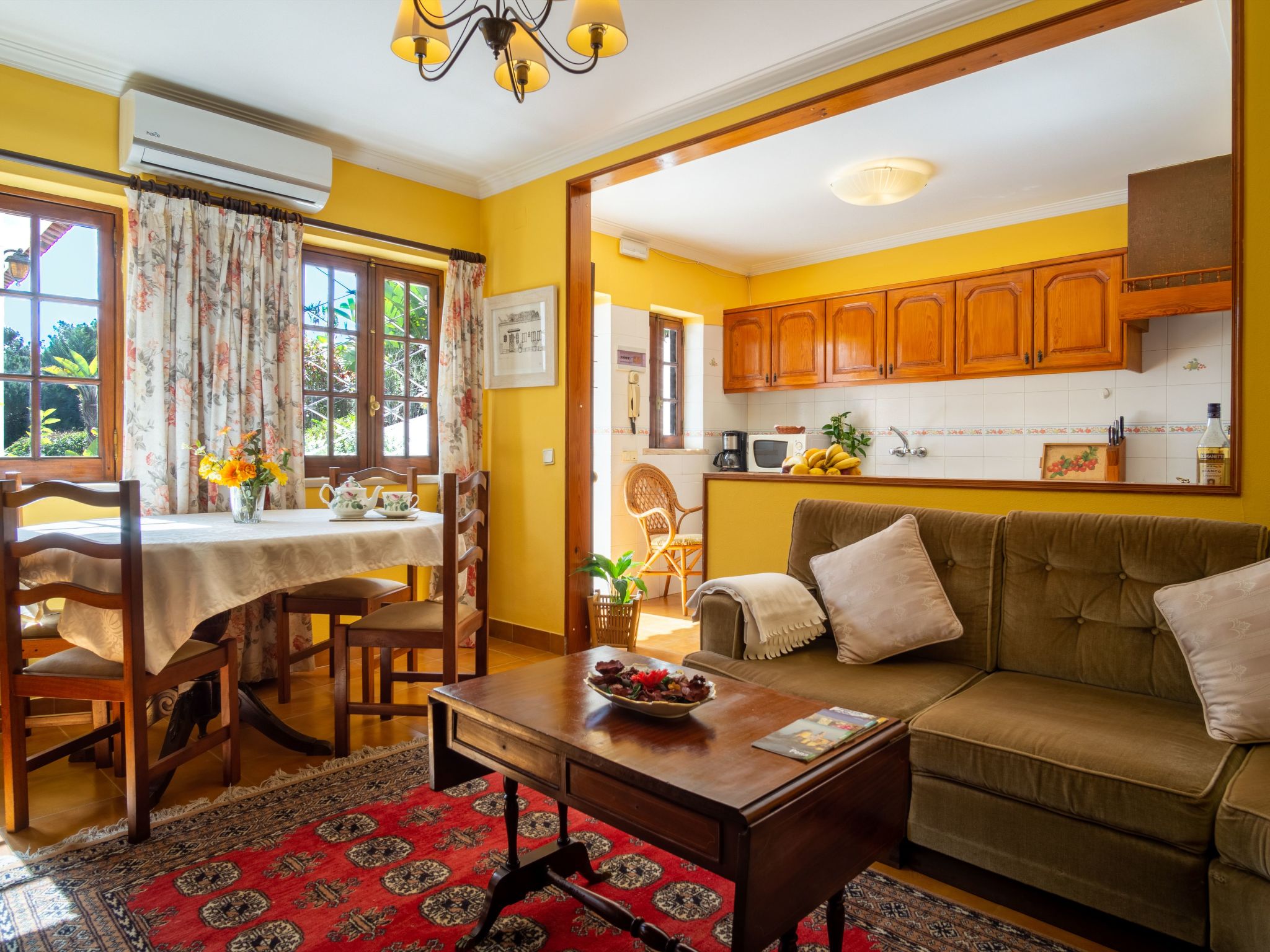 Schönes Ferienhaus in Colares mit Privatem Pool-Binnen