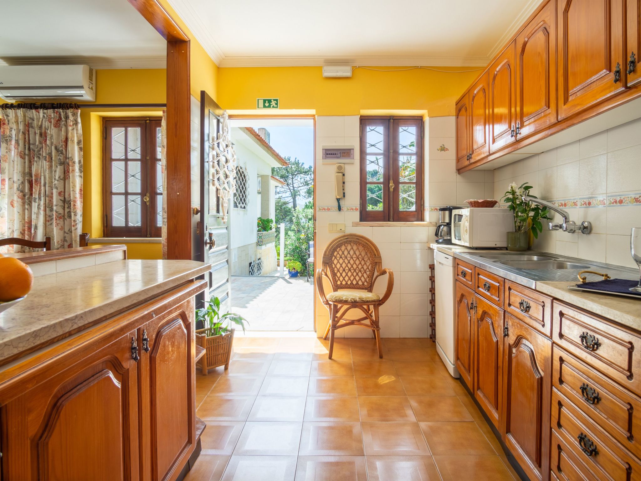 Schönes Ferienhaus in Colares mit Privatem Pool-Binnen