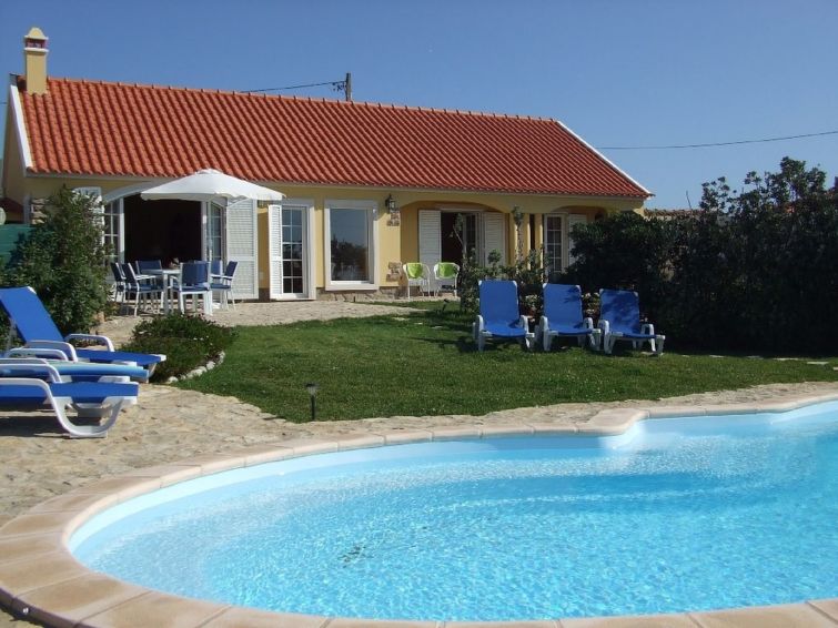 Vakantiehuis met open haard en privézwembad in centrum Colares