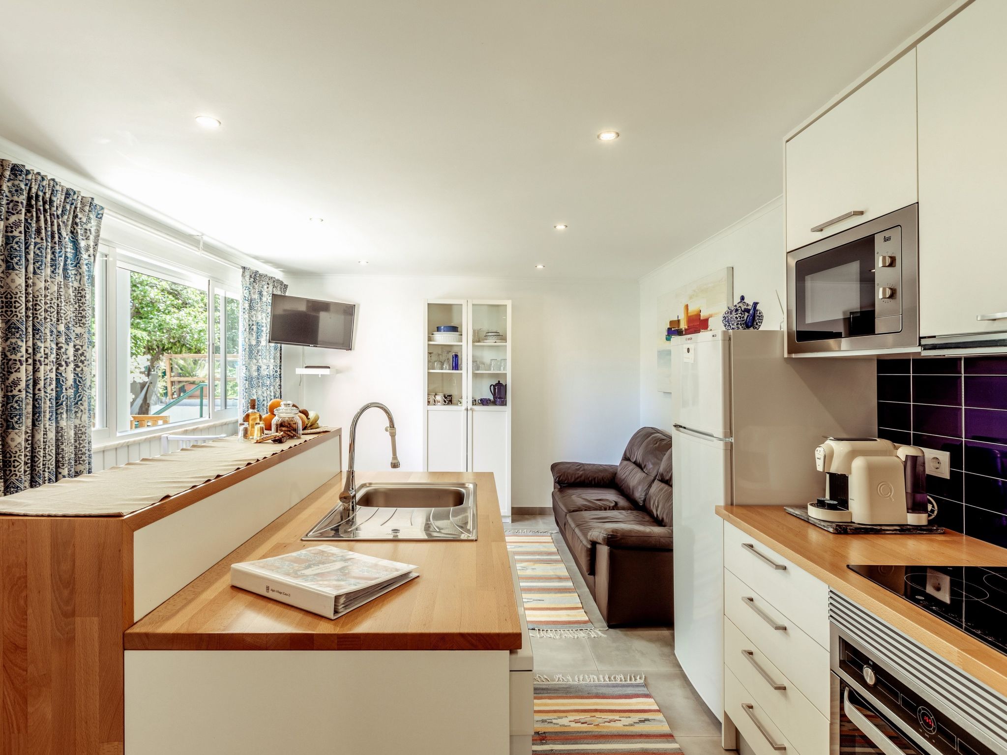 In Algés mit Kleinem gemeinsamem Pool-Binnen